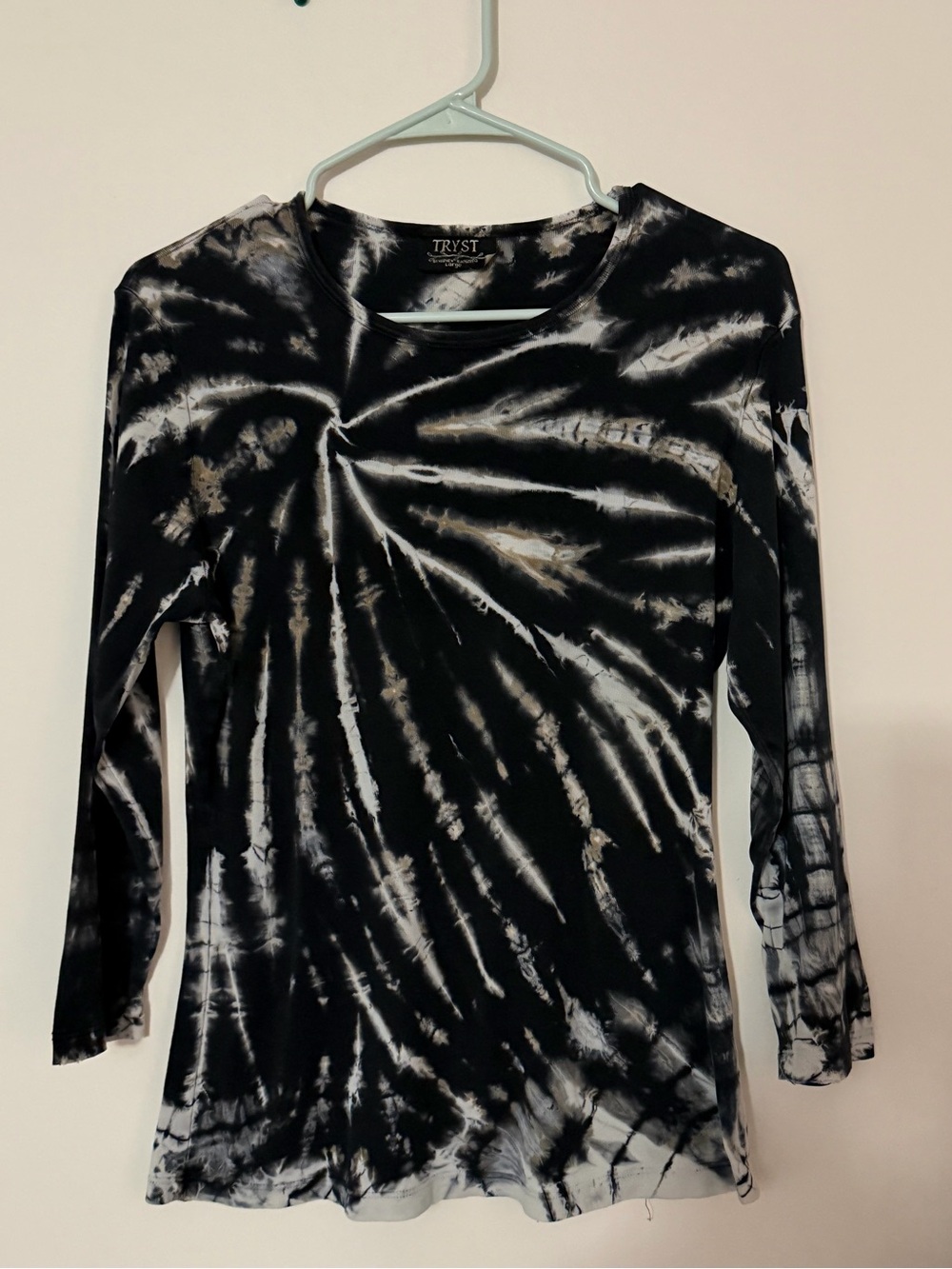 Tryst Black & White Spiral Tie-Dye Long Sleeve Tee
